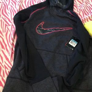 nike therma-fit sweater